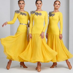 Egyedi csoport és formációs ruhák